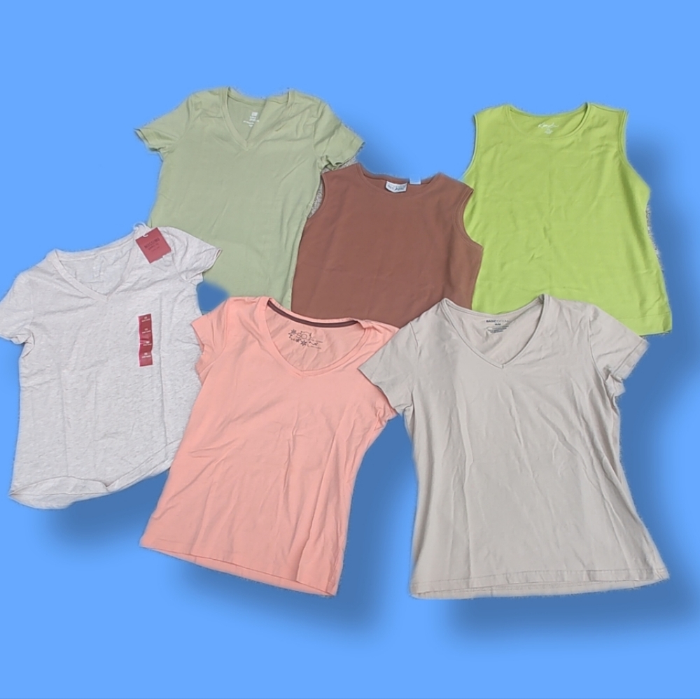 Bundle/Lot of 6 - Tees, size S/M. NWT